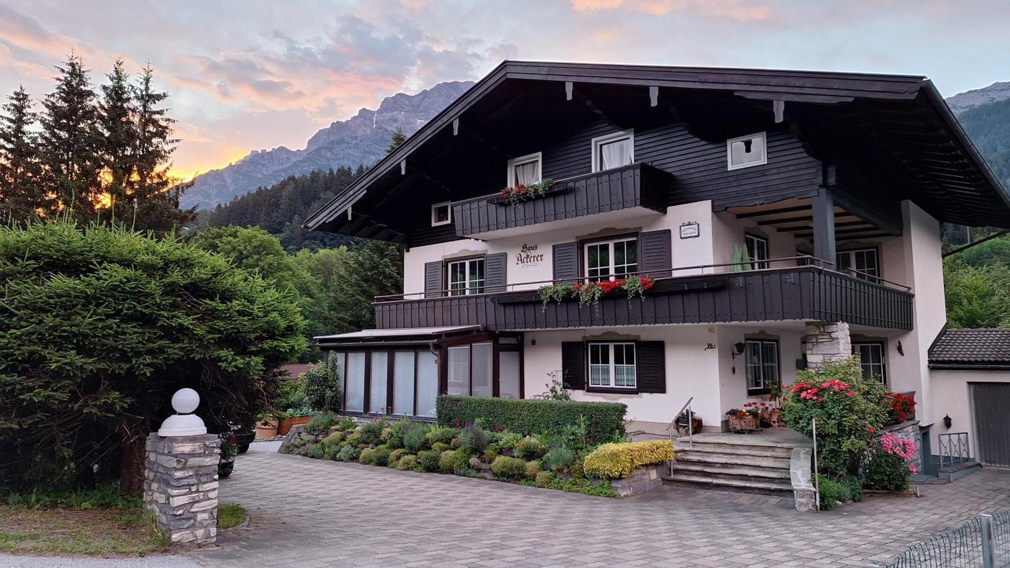 Haus Ackerer Apartment ลีโอกัง ภายนอก รูปภาพ